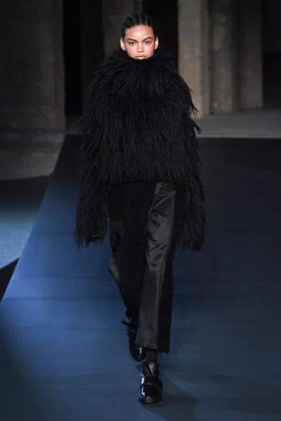 Look 17